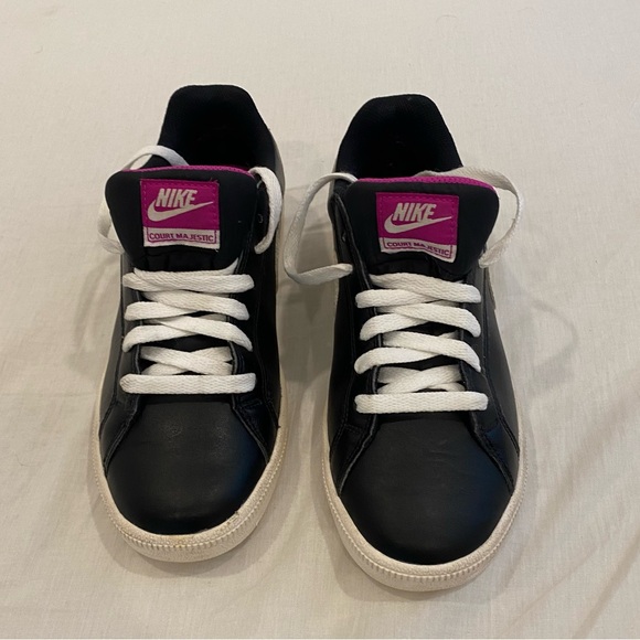 Nike Women's Black and White Sneakers with Pink Accents - Picture 4 of 7